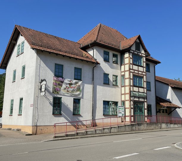 Außenansicht vom Bürgerhaus Paradies