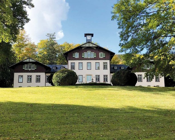 Außenansicht Schloss Sinnershausen, der neue Sandort des Kindergartens Zwergenland in Hümpfershausen